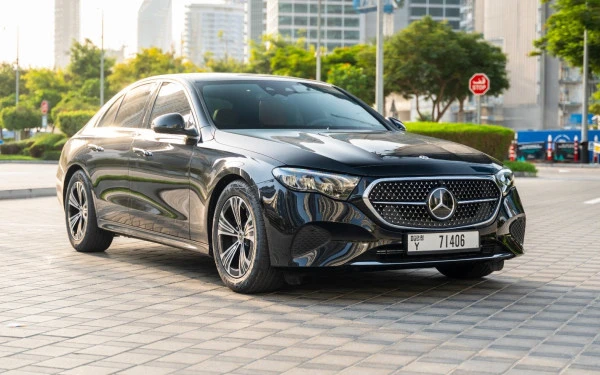 Black Mercedes E200, 2025