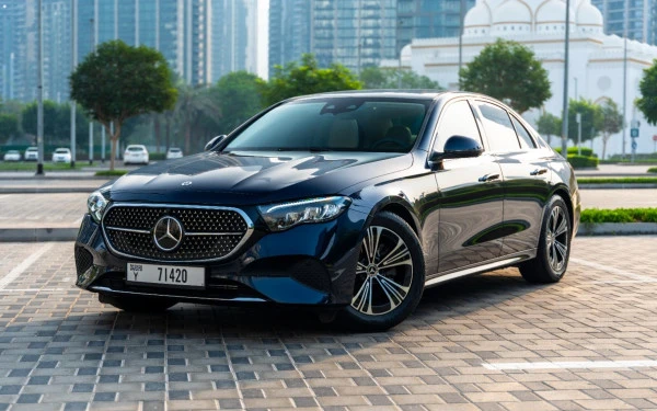 Blue Mercedes E200, 2025