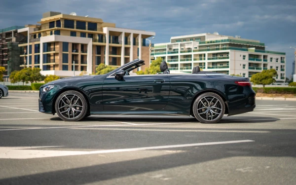  Green Mercedes E200 Cabrio Photo 