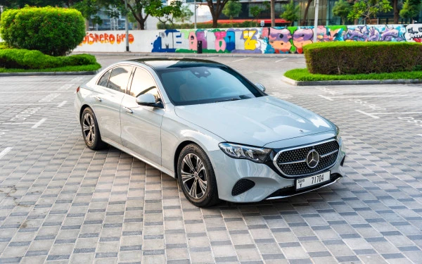  Grey Mercedes E200 Photo 