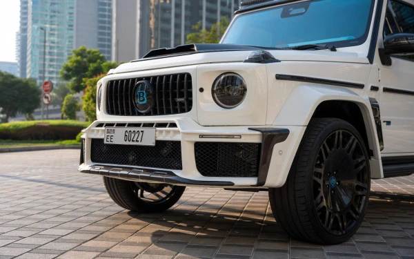 White Mercedes G63 Brabus Kit Photo 