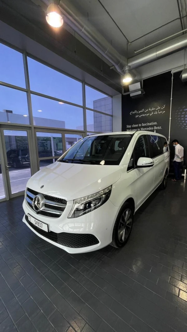  White Mercedes V Class Avantgarde Photo 